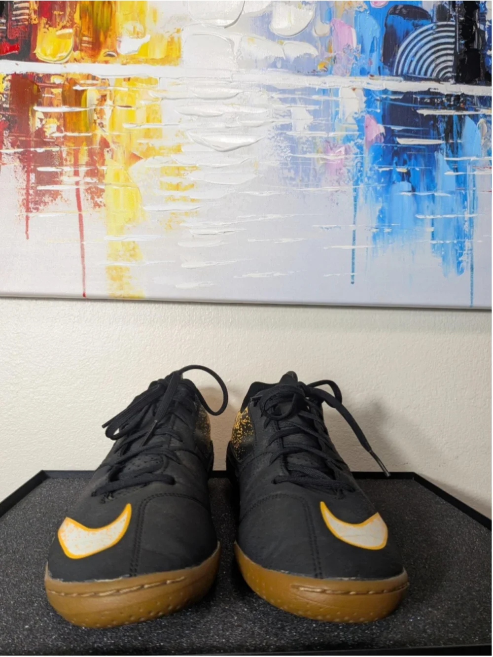 Nike Indoor Soccer Shoes Mens Size 10 Black Yellow Gum Sole Sneakers 573875-002